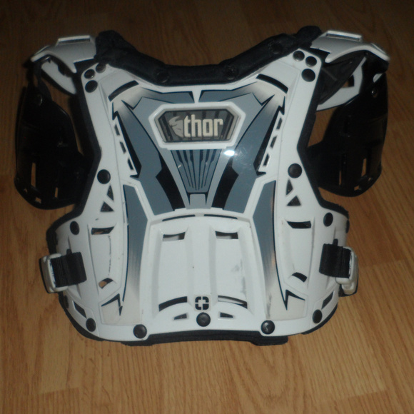 thor Other - Thor kids motocross chest plate/2 pairs of gloves